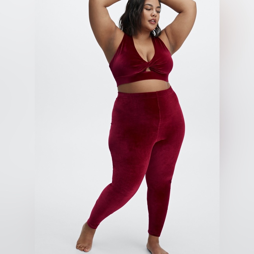 FABLETICS Emma Velour Legging And Bra Cherry Burst